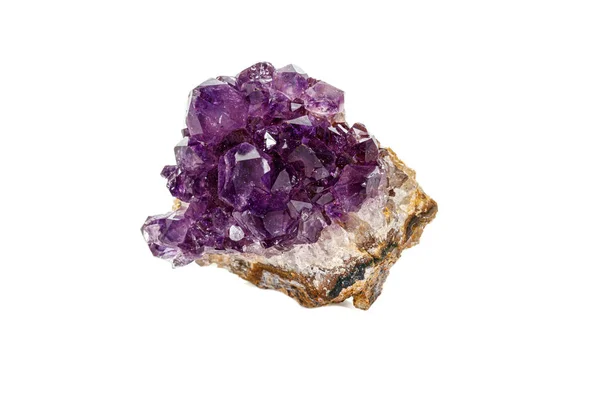 Amethyst Crystal Druse mineralne makro na białym tle — Zdjęcie stockowe