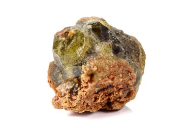 Beyaz arka planda makro taş grossular mineral 