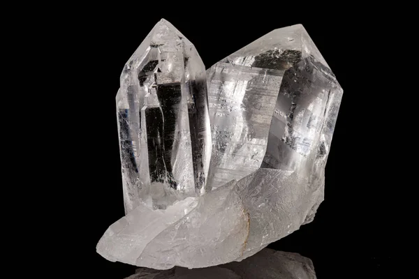 Makro kamień mineralny Rhinestone, kryształ kamienny na czarnym rynek — Zdjęcie stockowe