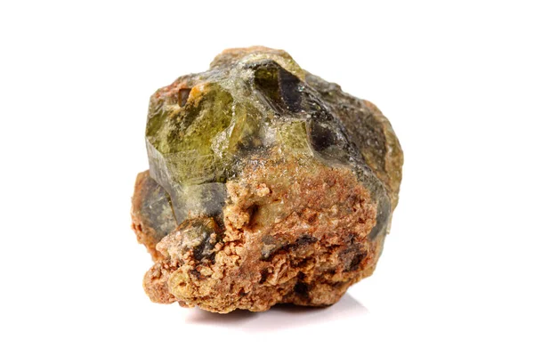 Makrostein grobkörniges Mineral auf weißem Hintergrund — Stockfoto