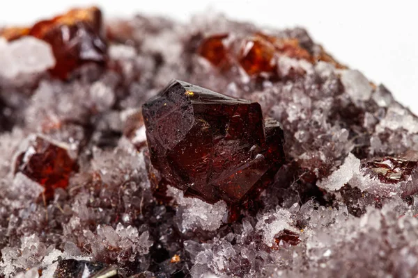 Beyaz arka planda makro taş mineral kuvars Sphalerite — Stok fotoğraf