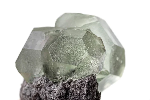 Makro mineralne fluorytu kamień na białym tle — Zdjęcie stockowe