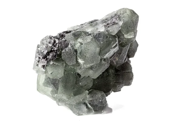 Macro pedra mineral fluorita sobre fundo branco — Fotografia de Stock