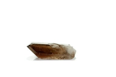 Makro mineral taş dumanlı kuvars, beyaz bir backgrou üzerinde rauchtopaz