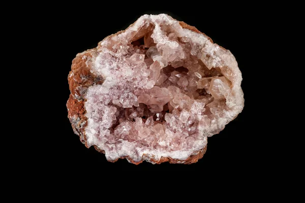 宏观矿物石头桃红色紫水晶在一个黑色背景 — 图库照片