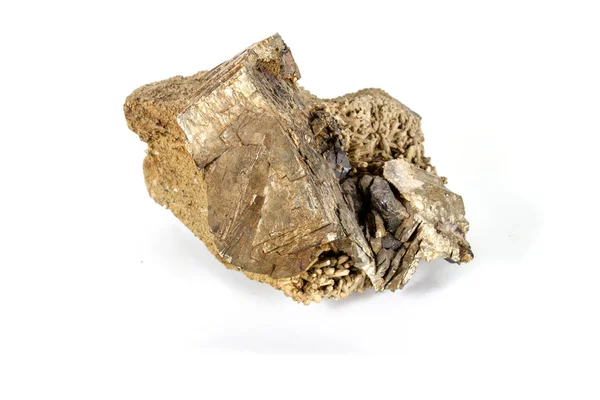 マクロ鉱物黄鉄鉱石ホワイト バック グラウンド — ストック写真