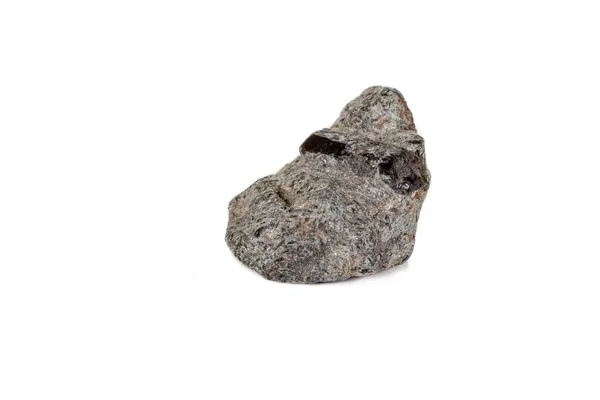 Turmalin mineralne kamienne schorl, czarny makro na białym tle — Zdjęcie stockowe