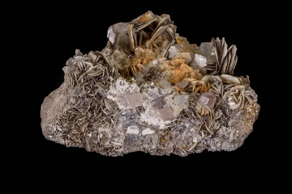 Макро мінеральний камінь Топаз на чорному тлі — стокове фото