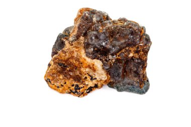 Beyaz arka plan üzerinde makro mineral florit taşı