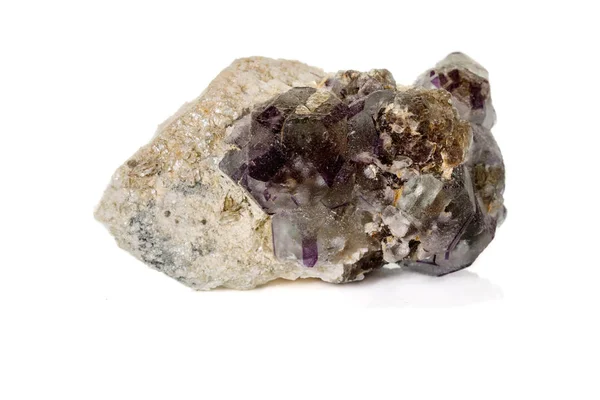 Pedra de fluorite mineral macro no fundo branco — Fotografia de Stock