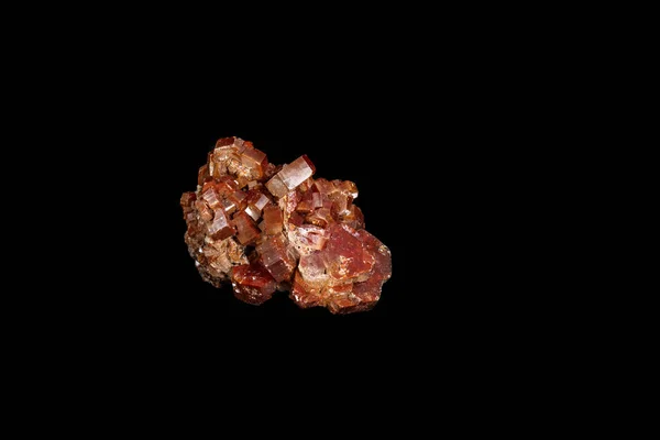 Macro pietra minerale Vanadinite su sfondo nero — Foto Stock