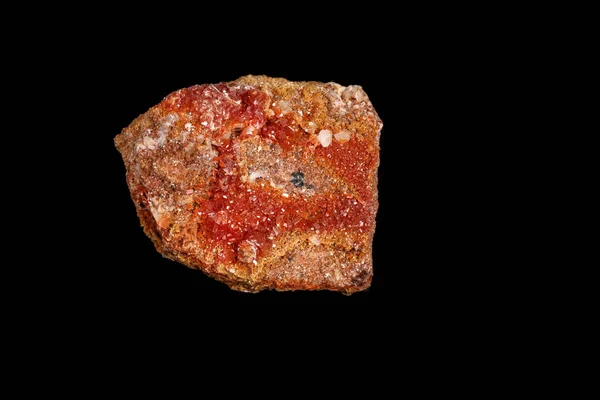 Pedra macro mineral Vanadinite sobre um fundo preto — Fotografia de Stock