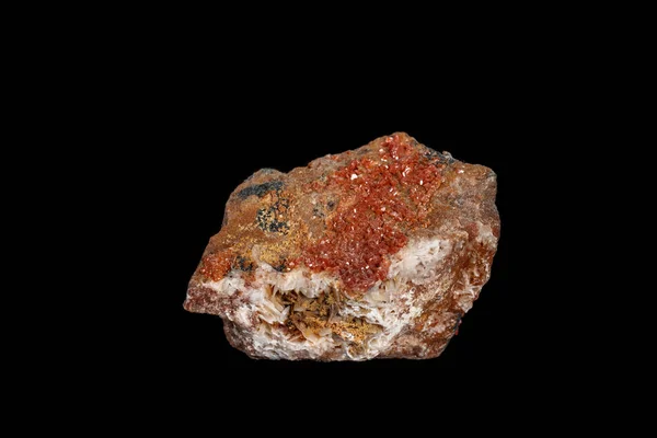 Batu mineral makro Vanadinite pada latar belakang hitam — Stok Foto