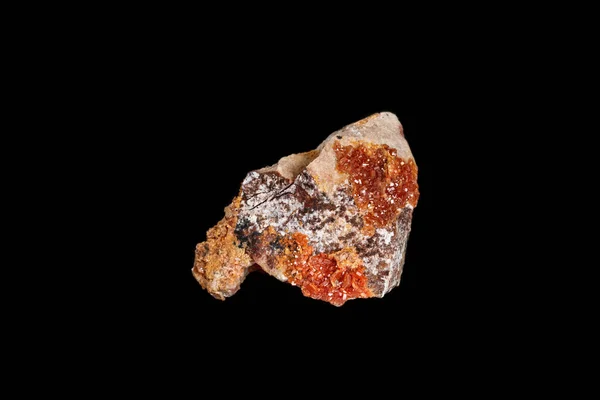 검은 배경에 매크로 미네랄 스톤 Vanadinite — 스톡 사진