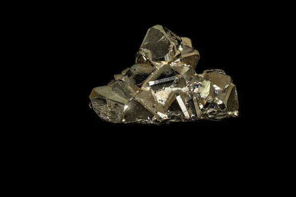 Макро мінеральний камінь Пірит на чорному тлі — стокове фото