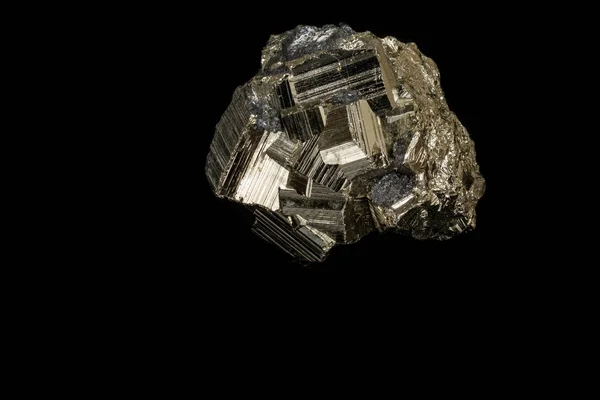 Makro mineral sten Pyrite på svart bakgrund — Stockfoto