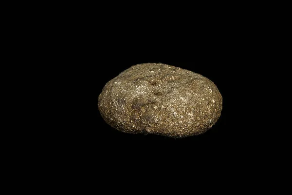 Pierre minérale macro Pyrite sur fond noir — Photo