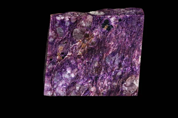 Makro dari batu Mineral Charoite pada latar belakang hitam — Stok Foto