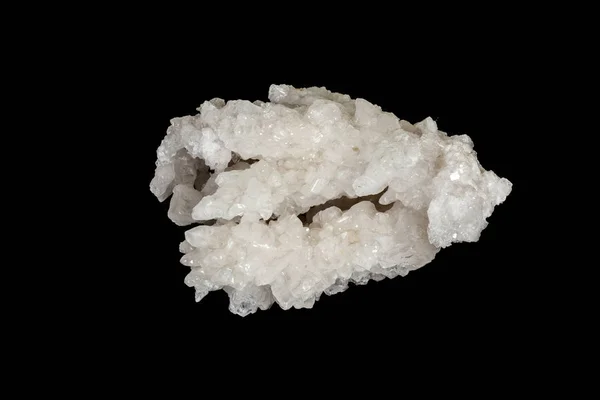 Macro pedra Calcite mineral sobre um fundo preto — Fotografia de Stock