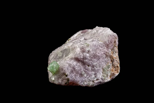 黒を背景にしたマクロ鉱物の石脈石 — ストック写真
