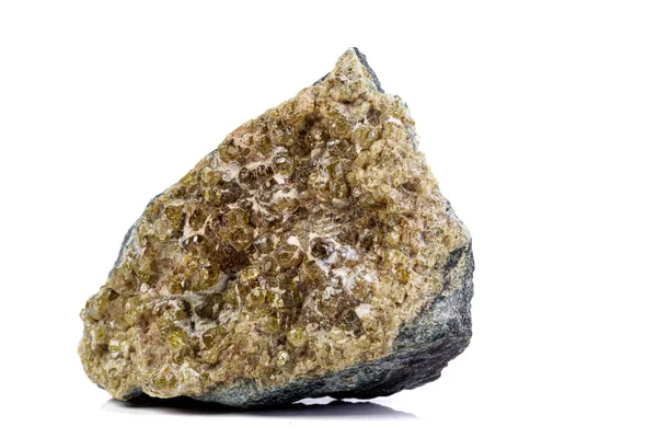 Macropiedra mineral grossular sobre fondo blanco — Foto de Stock