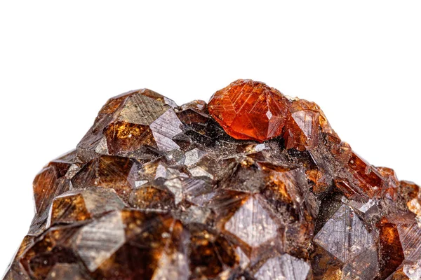 Batu garnet mineral makro pada latar belakang putih — Stok Foto