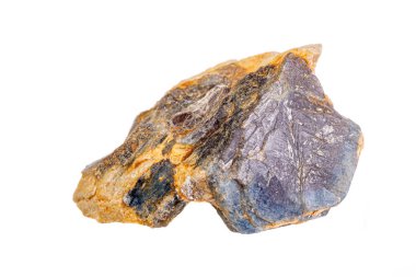 Beyaz arka planda makro mineral taş safir.