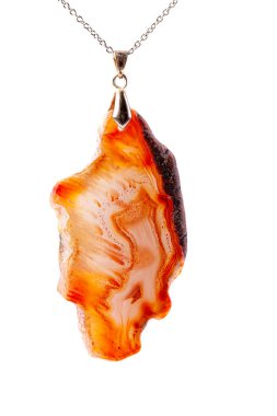 beyaz arkaplanda makro mineral taşı