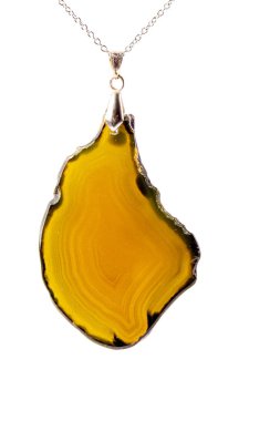 beyaz arkaplanda makro mineral taşı