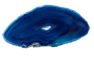 beyaz arkaplanda makro mineral taşı