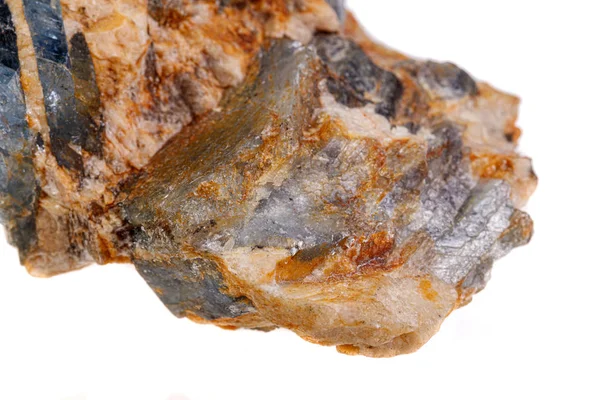 Batu safir mineral makro pada latar belakang putih — Stok Foto