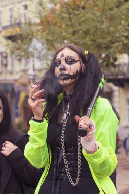 Kyiv, Ukrayna - 26 Ekim 2019: Korkunç bir zombi portresi 