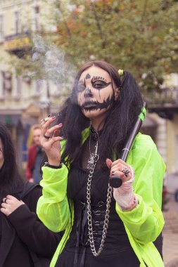 Kyiv, Ukrayna - 26 Ekim 2019: Korkunç bir zombi portresi 