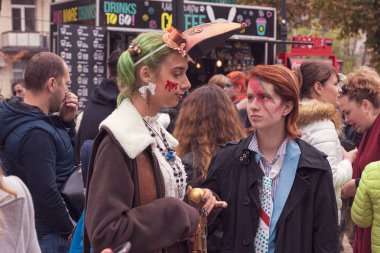 Kyiv, Ukrayna - 26 Ekim 2019: Korkunç bir zombi portresi 