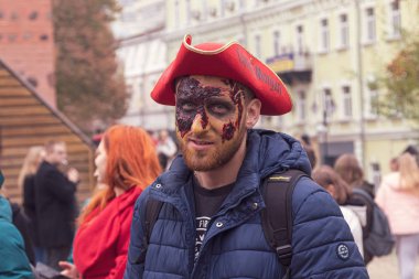 Kyiv, Ukrayna - 26 Ekim 2019: Korkunç bir zombi portresi 