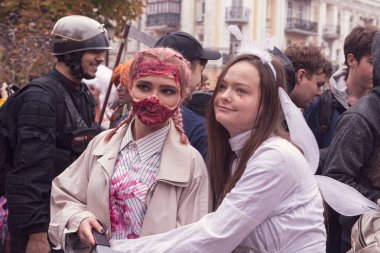 Kyiv, Ukrayna - 26 Ekim 2019: Korkunç bir zombi portresi 