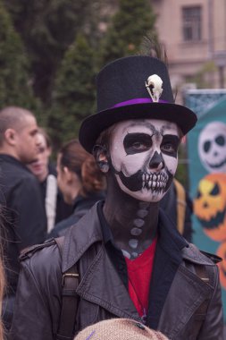 Kyiv, Ukrayna - 26 Ekim 2019: Korkunç bir zombi portresi 