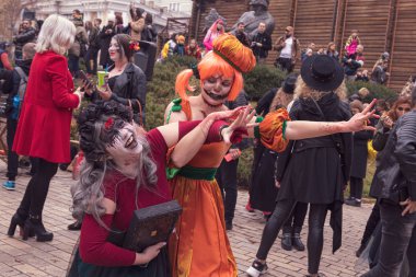 Kyiv, Ukrayna - 26 Ekim 2019: Korkunç bir zombi portresi 