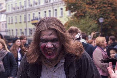 Kyiv, Ukrayna - 26 Ekim 2019: Korkunç bir zombi portresi 