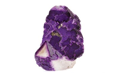 Beyaz arka plan üzerinde makro taş mineral florit