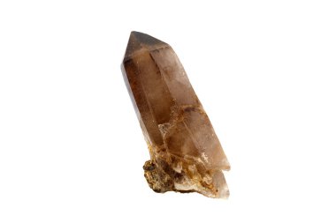 Beyaz arka plan üzerinde makro taş mineral dumanlı kuvars