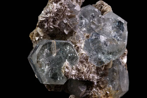 Siyah Arka Planda Makro Taş Mineral Akuamarin — Stok fotoğraf