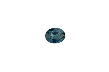 Beyaz arka planda Sapphire minerali