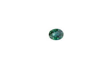 Beyaz arka planda Sapphire minerali