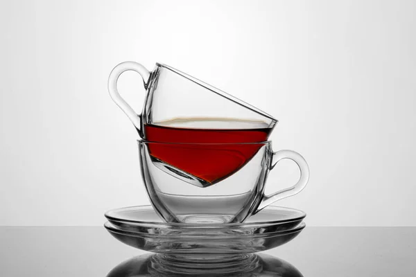Beyaz Arka Planda Çay Ile Güzel Iki Fincan Yakın Plan — Stok fotoğraf