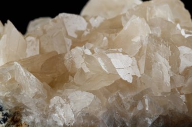 Siyah arka planda Galena 'daki makro taş mineral kuvars