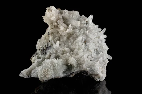 Siyah Arka Plan Üzerinde Makro Mineral Taş Kuvars Pyrite — Stok fotoğraf