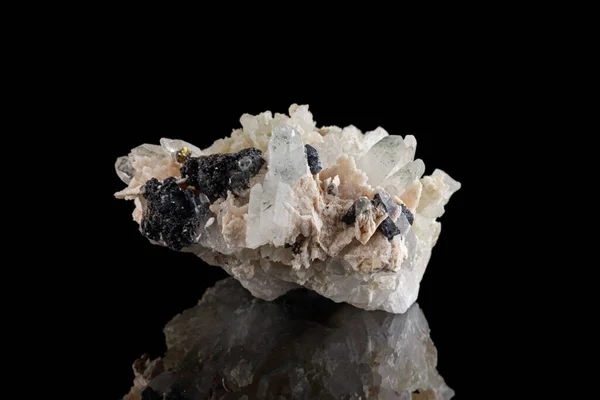 Μακρολίθινο Ορυκτό Ασβεστίτης Galena Pyrite Μαύρο Φόντο Close — Φωτογραφία Αρχείου