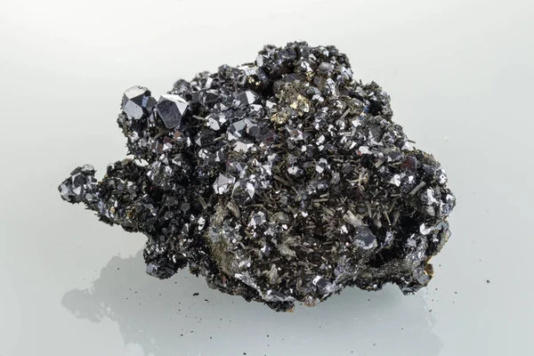Makro Kamień Mineralny Kwarc Sphalerite Galena Piryt Białym Tle Zbliżenie — Zdjęcie stockowe