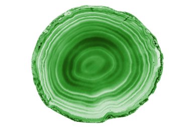 Beyaz arka planda beyaz damarlı yeşil agate dilimi dekor ve zanaat projelerini süslüyor. Katmanlı dokusu çeşitli tasarımlara doğal bir zarafet katıyor..